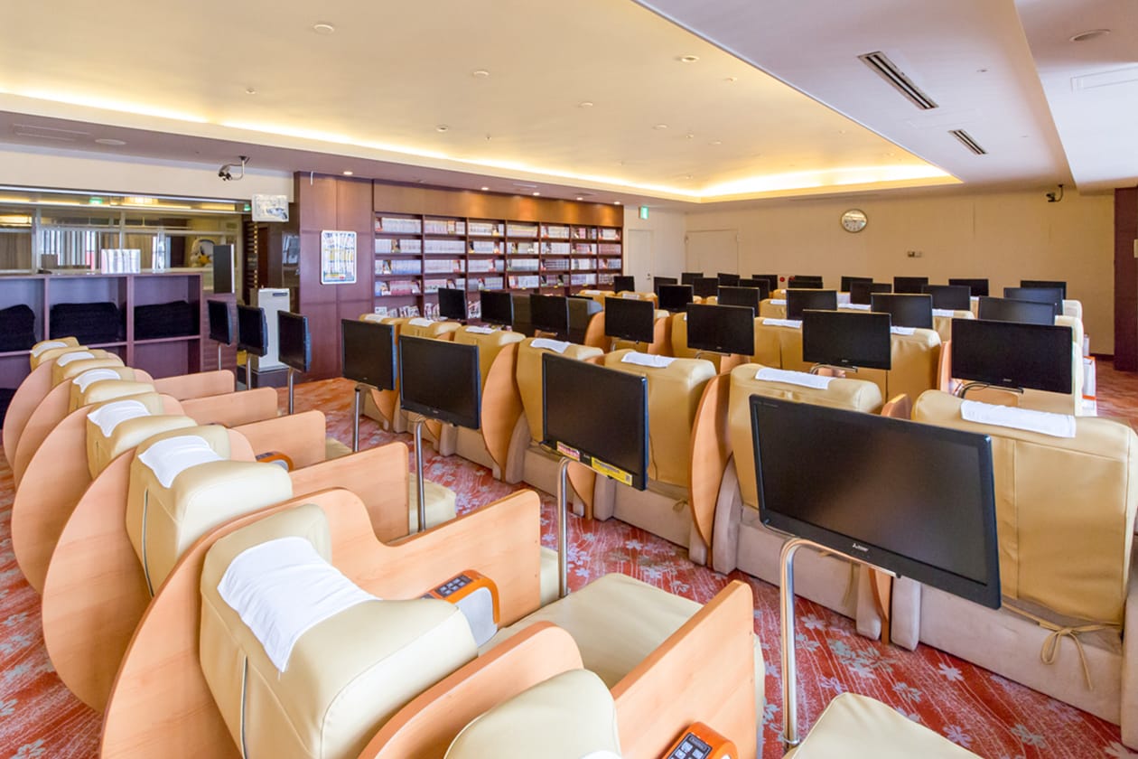 リクライニングルーム(全席TV付)