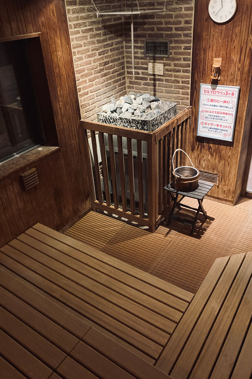 フィンランドサウナ(約85℃)