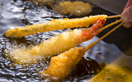 大阪名物　串カツ各種　120円～