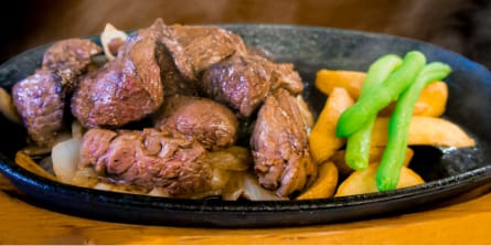 鉄皿サイコロステーキ